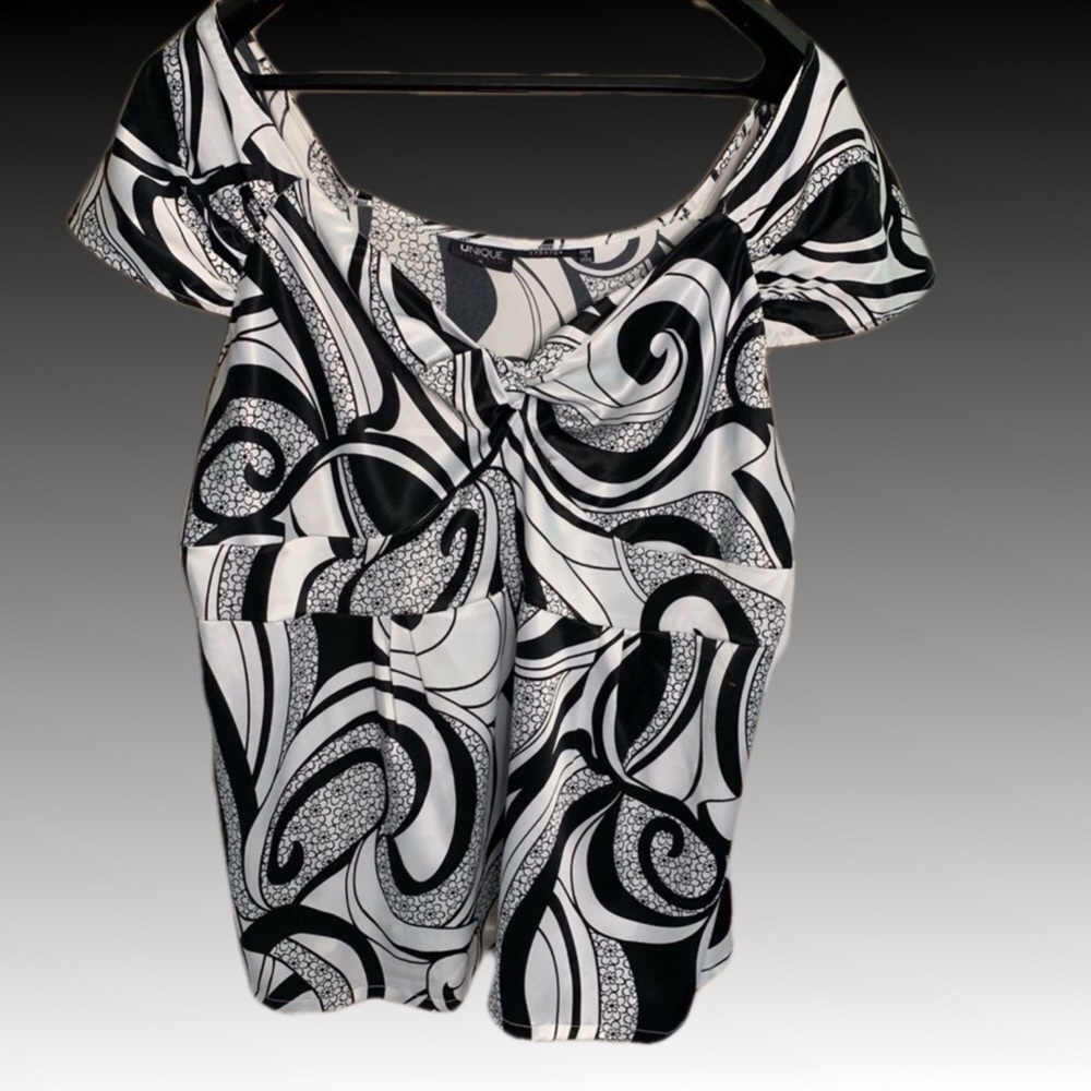 Unique Spectrum white and blouse polyester blouse.